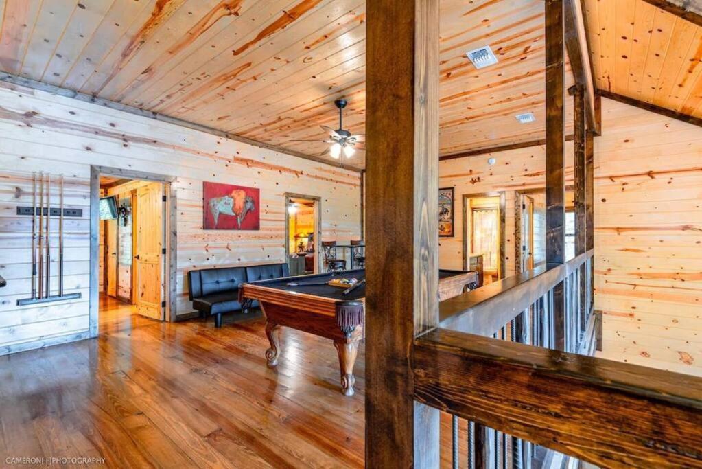 Iron Horse Lodge Sleeps 18, Games, Fire Pit, Hot Tub, Ev, More Broken Bow Eksteriør bilde
