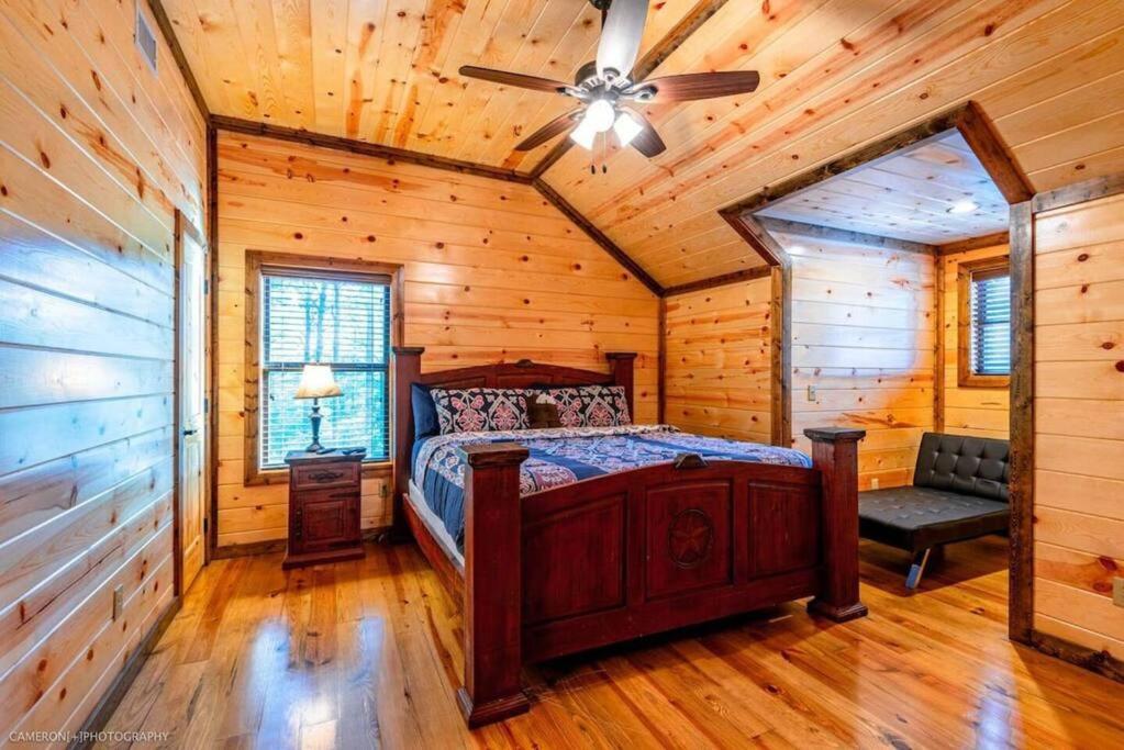 Iron Horse Lodge Sleeps 18, Games, Fire Pit, Hot Tub, Ev, More Broken Bow Eksteriør bilde