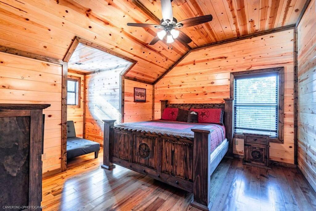 Iron Horse Lodge Sleeps 18, Games, Fire Pit, Hot Tub, Ev, More Broken Bow Eksteriør bilde