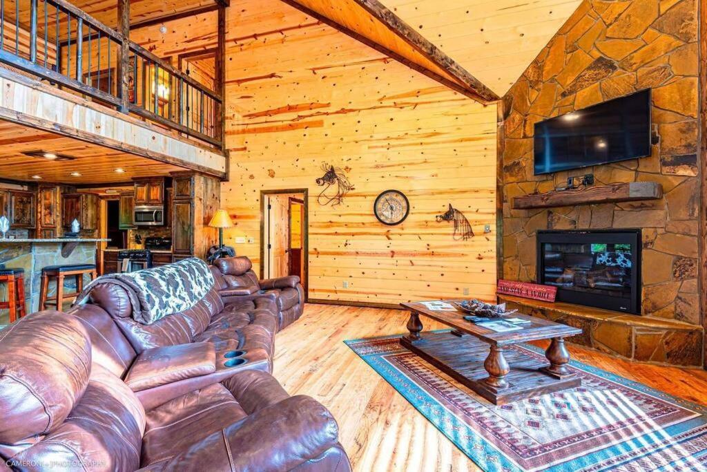 Iron Horse Lodge Sleeps 18, Games, Fire Pit, Hot Tub, Ev, More Broken Bow Eksteriør bilde