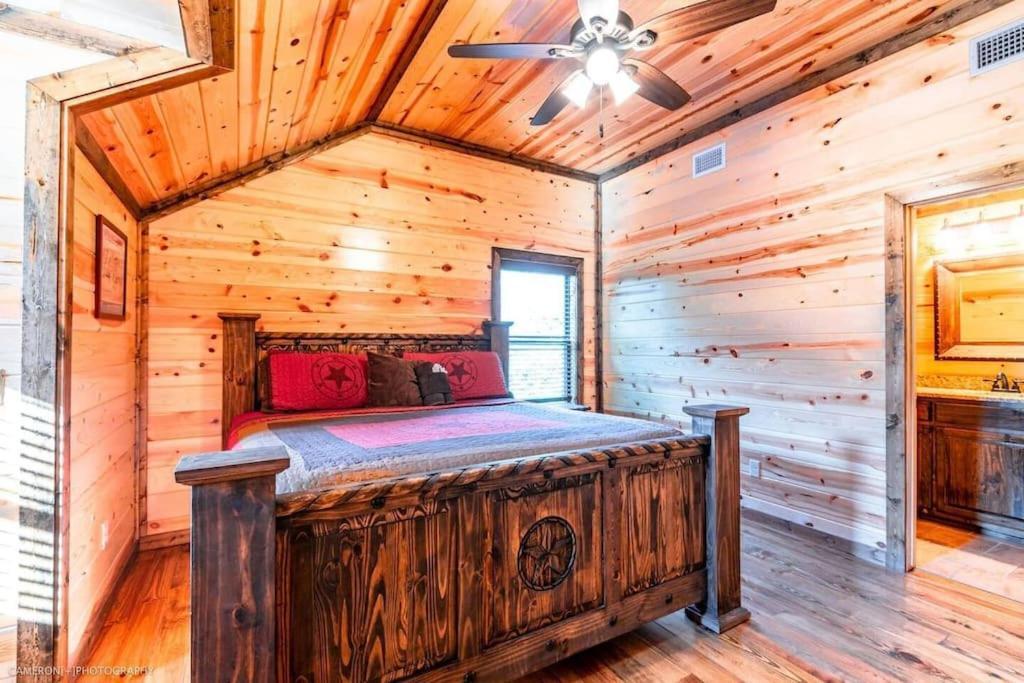 Iron Horse Lodge Sleeps 18, Games, Fire Pit, Hot Tub, Ev, More Broken Bow Eksteriør bilde