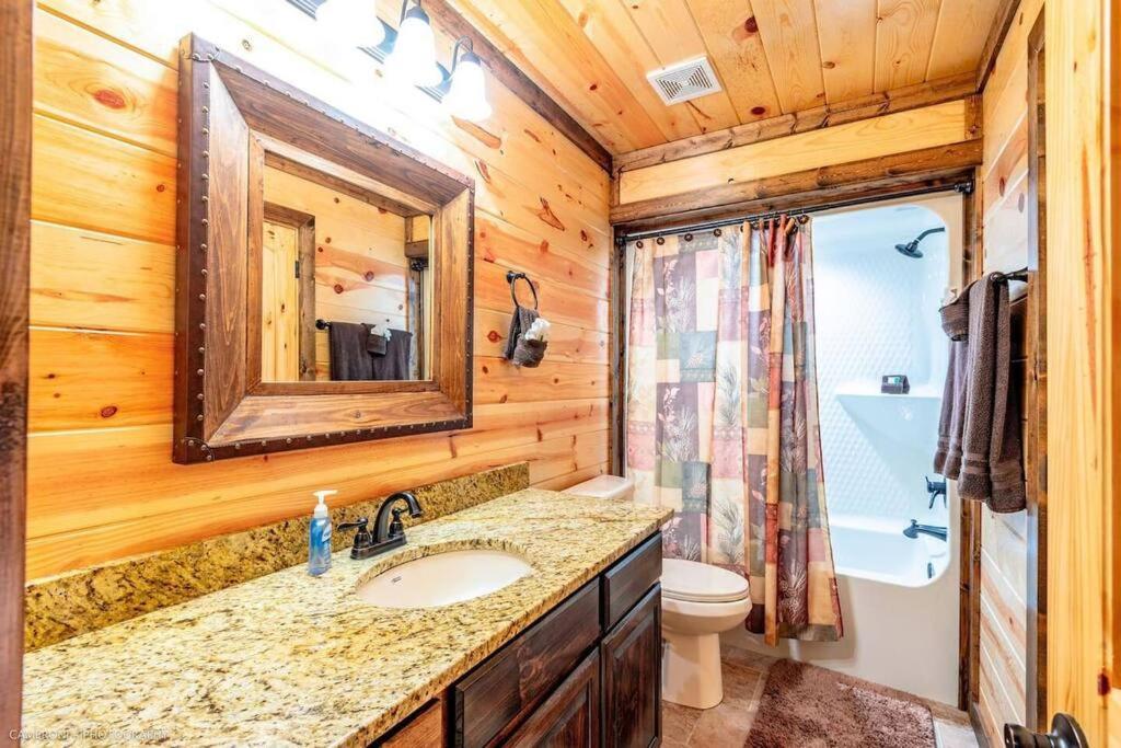 Iron Horse Lodge Sleeps 18, Games, Fire Pit, Hot Tub, Ev, More Broken Bow Eksteriør bilde