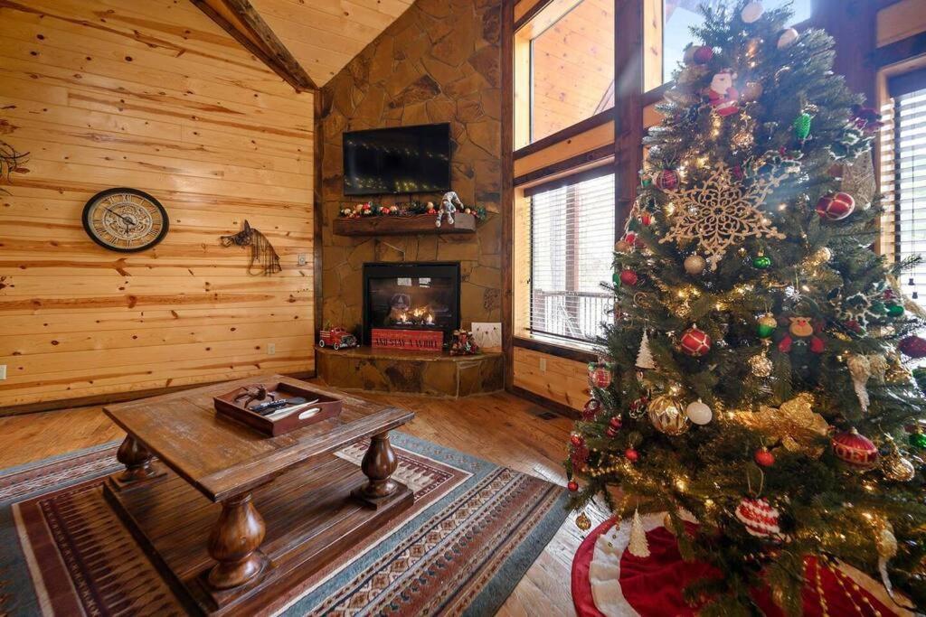 Iron Horse Lodge Sleeps 18, Games, Fire Pit, Hot Tub, Ev, More Broken Bow Eksteriør bilde