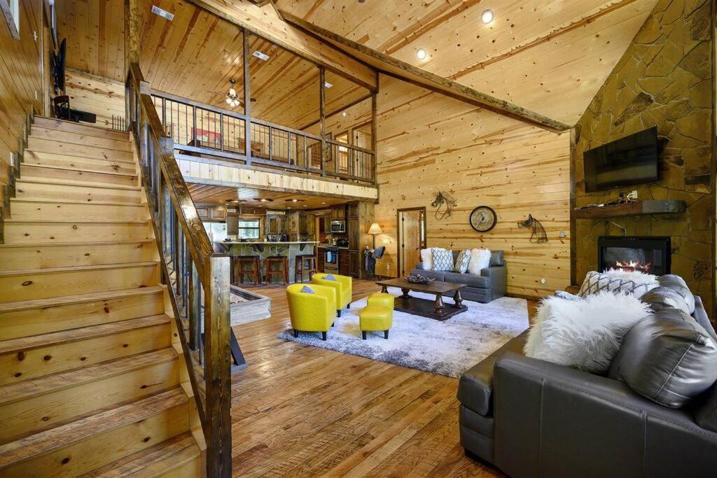Iron Horse Lodge Sleeps 18, Games, Fire Pit, Hot Tub, Ev, More Broken Bow Eksteriør bilde