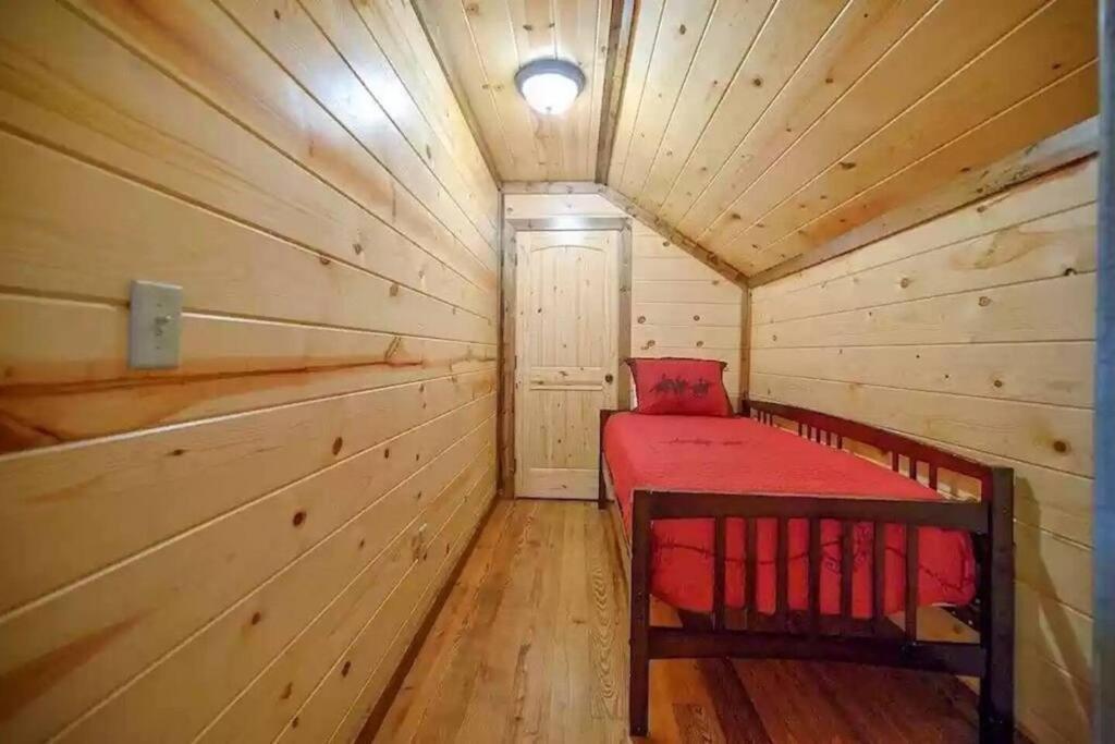 Iron Horse Lodge Sleeps 18, Games, Fire Pit, Hot Tub, Ev, More Broken Bow Eksteriør bilde