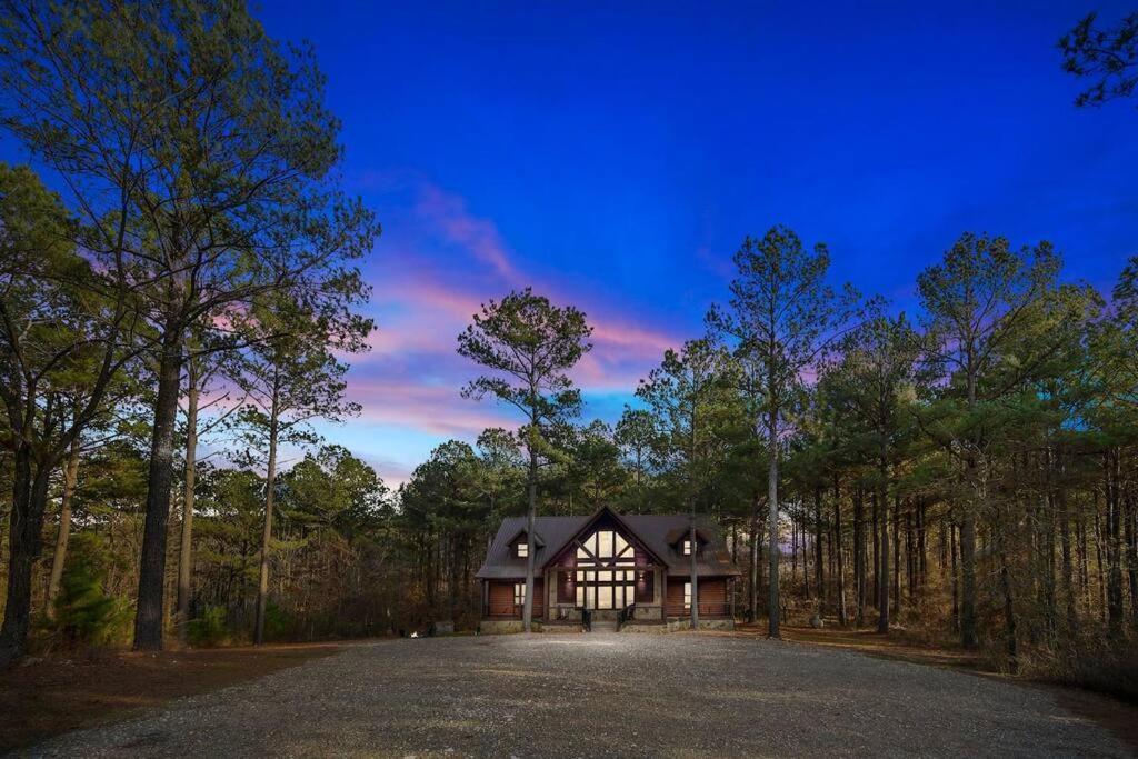 Iron Horse Lodge Sleeps 18, Games, Fire Pit, Hot Tub, Ev, More Broken Bow Eksteriør bilde