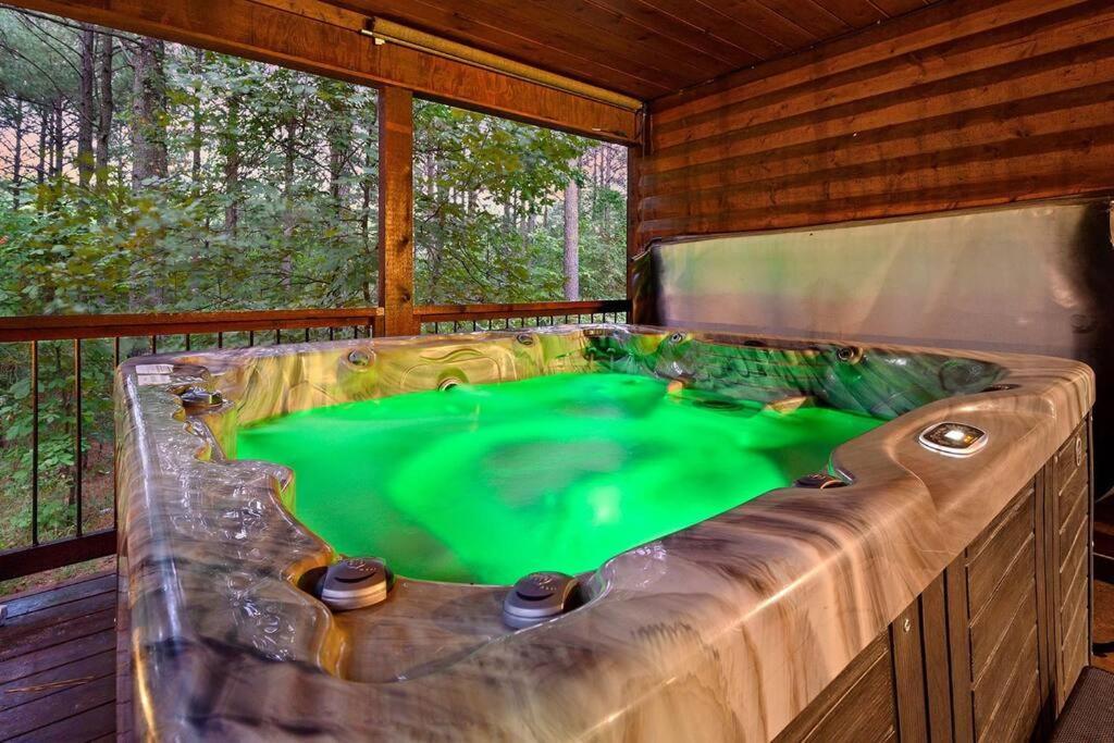 Iron Horse Lodge Sleeps 18, Games, Fire Pit, Hot Tub, Ev, More Broken Bow Eksteriør bilde